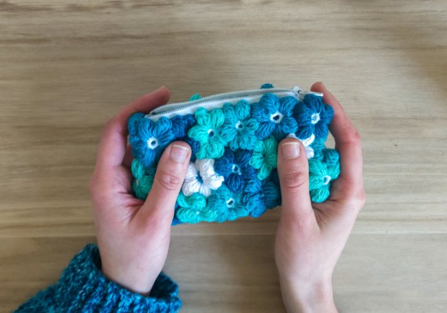 porte-monnaie-crochet-fleur-bleu