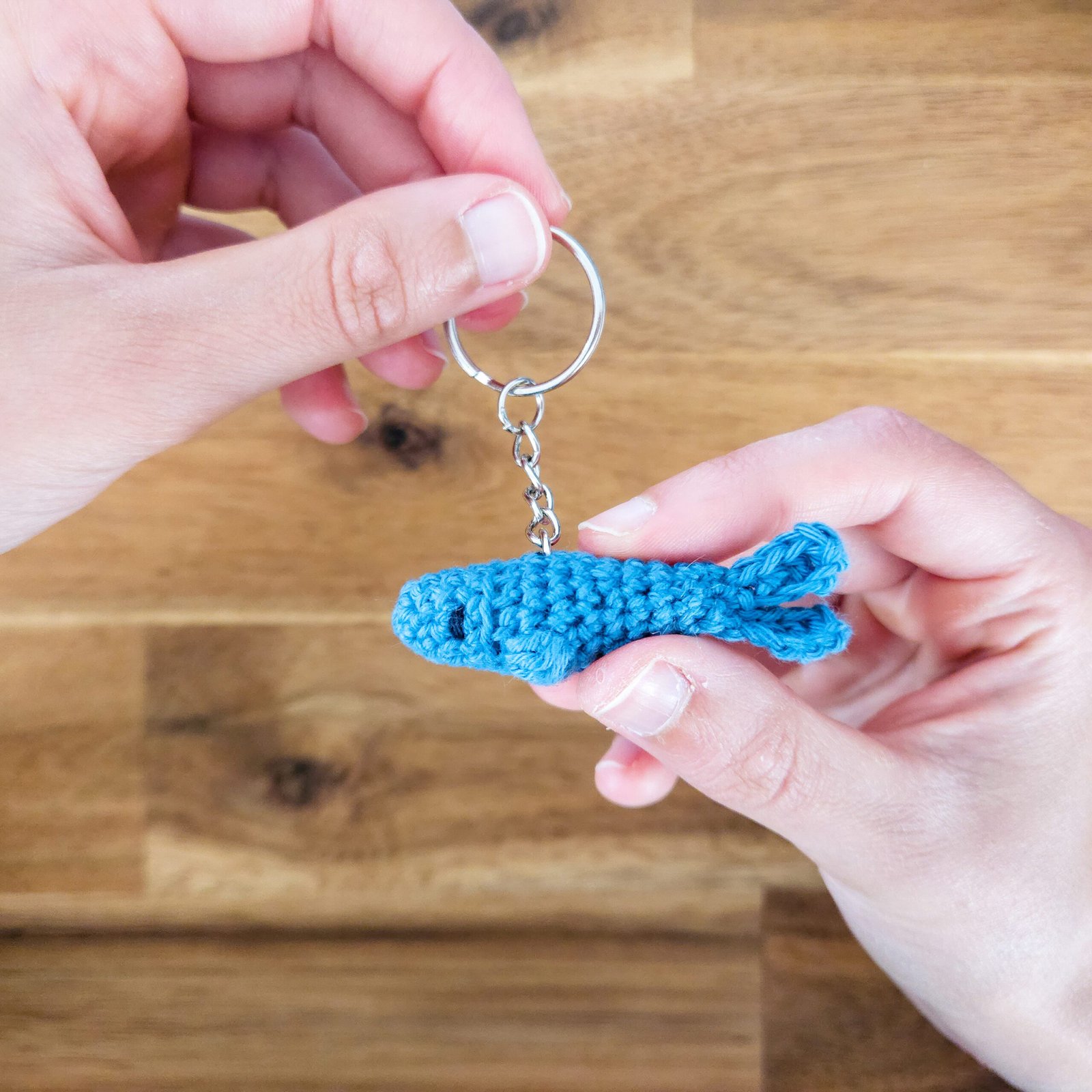 Free crochet pattern Fish key ring (seamless)